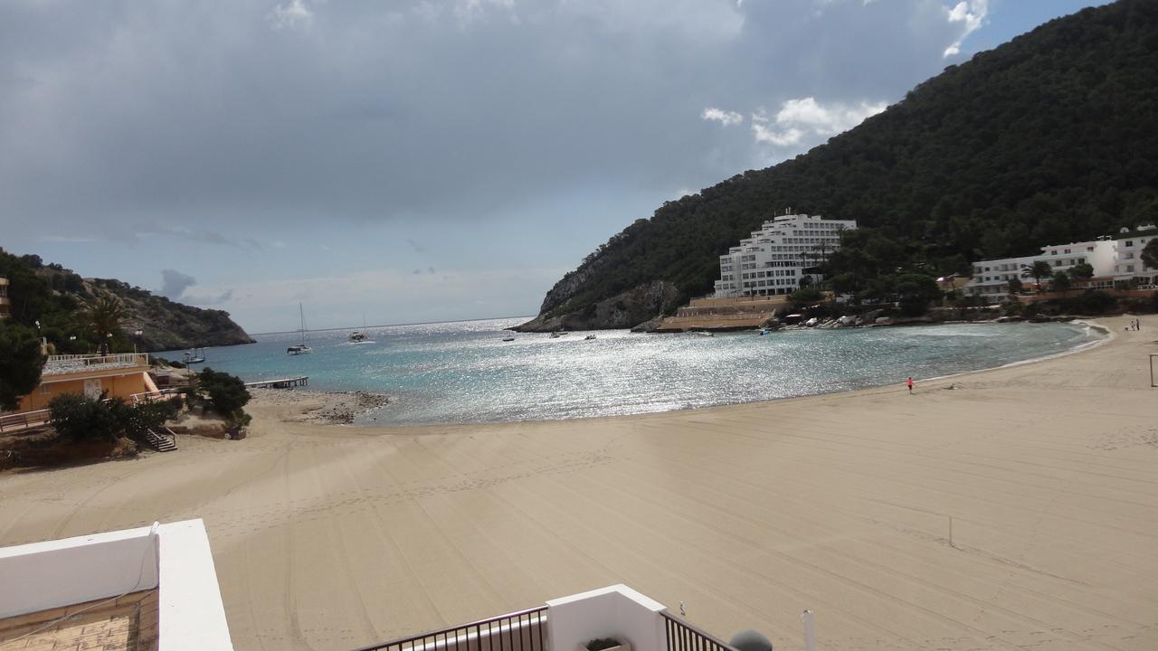 Apartamentos Cala Llonga 칼라 이온가 외부 사진