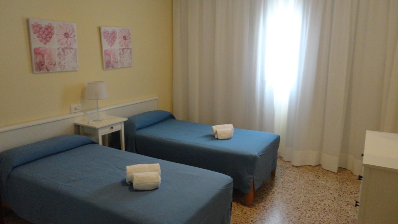 Apartamentos Cala Llonga 칼라 이온가 외부 사진