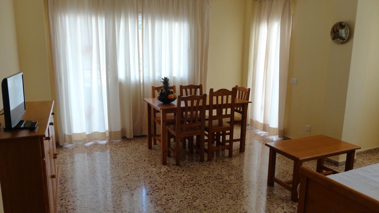Apartamentos Cala Llonga 칼라 이온가 외부 사진