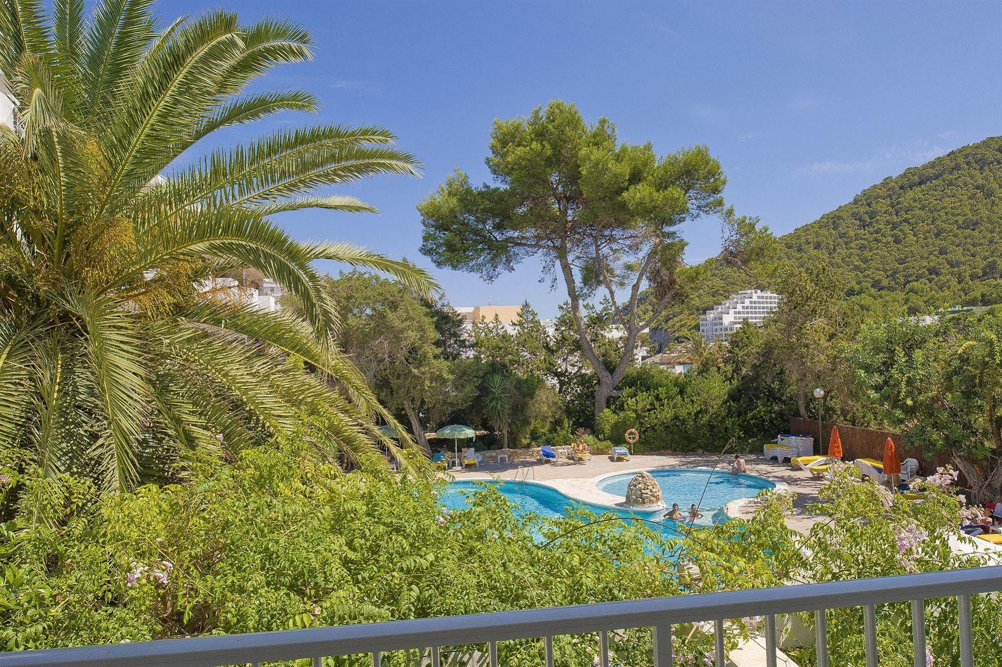 Apartamentos Cala Llonga 칼라 이온가 외부 사진