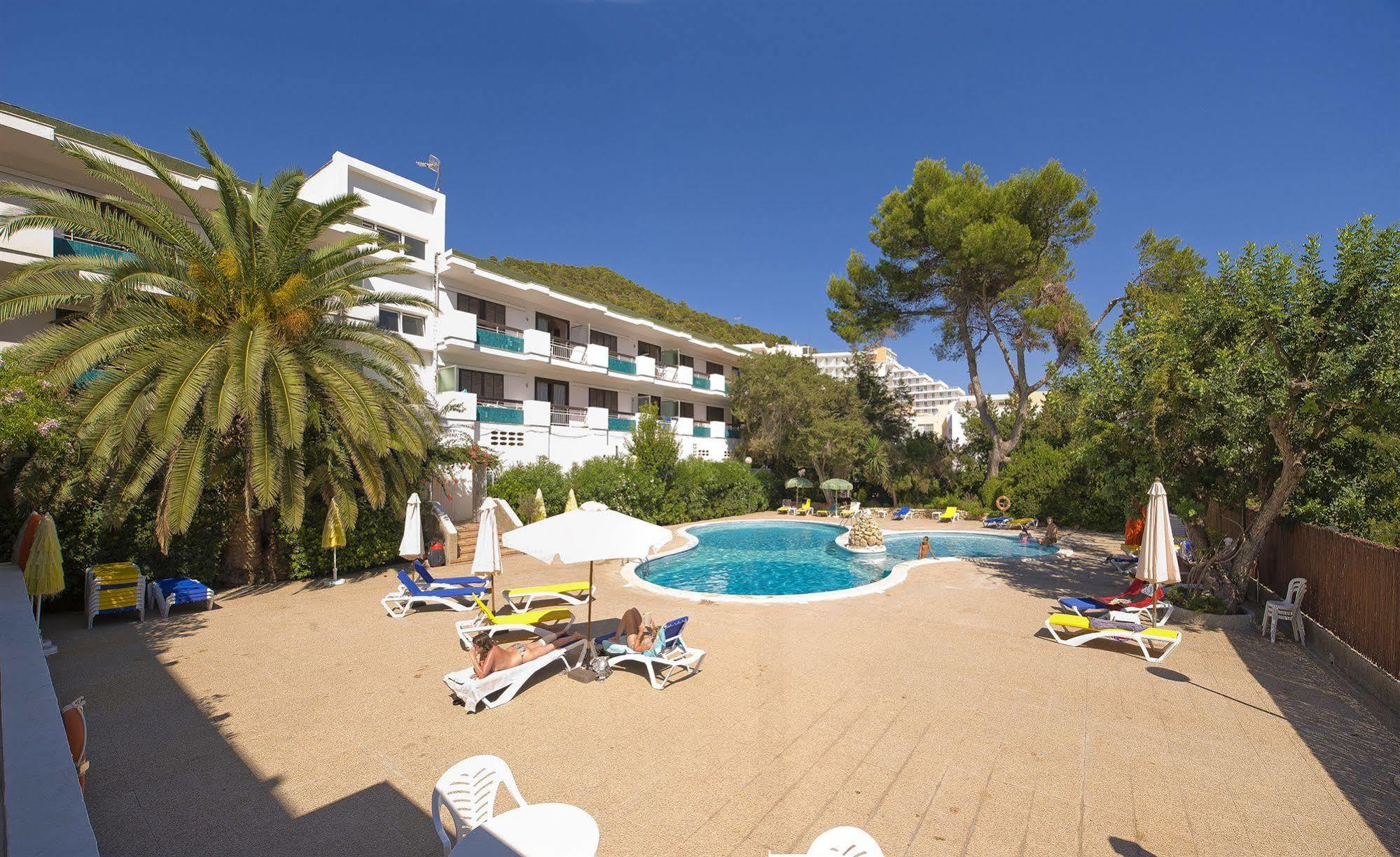 Apartamentos Cala Llonga 칼라 이온가 외부 사진