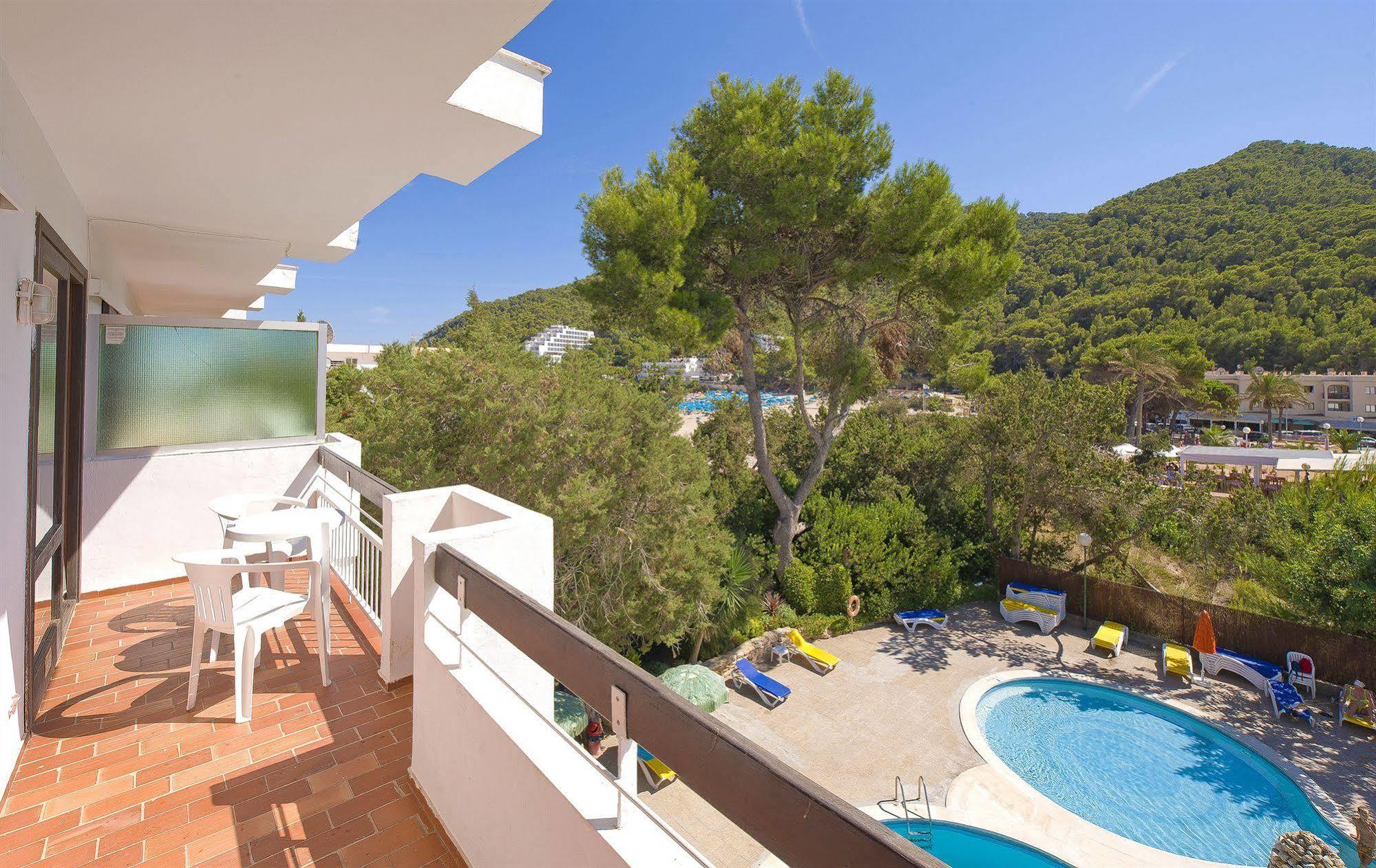 Apartamentos Cala Llonga 칼라 이온가 외부 사진