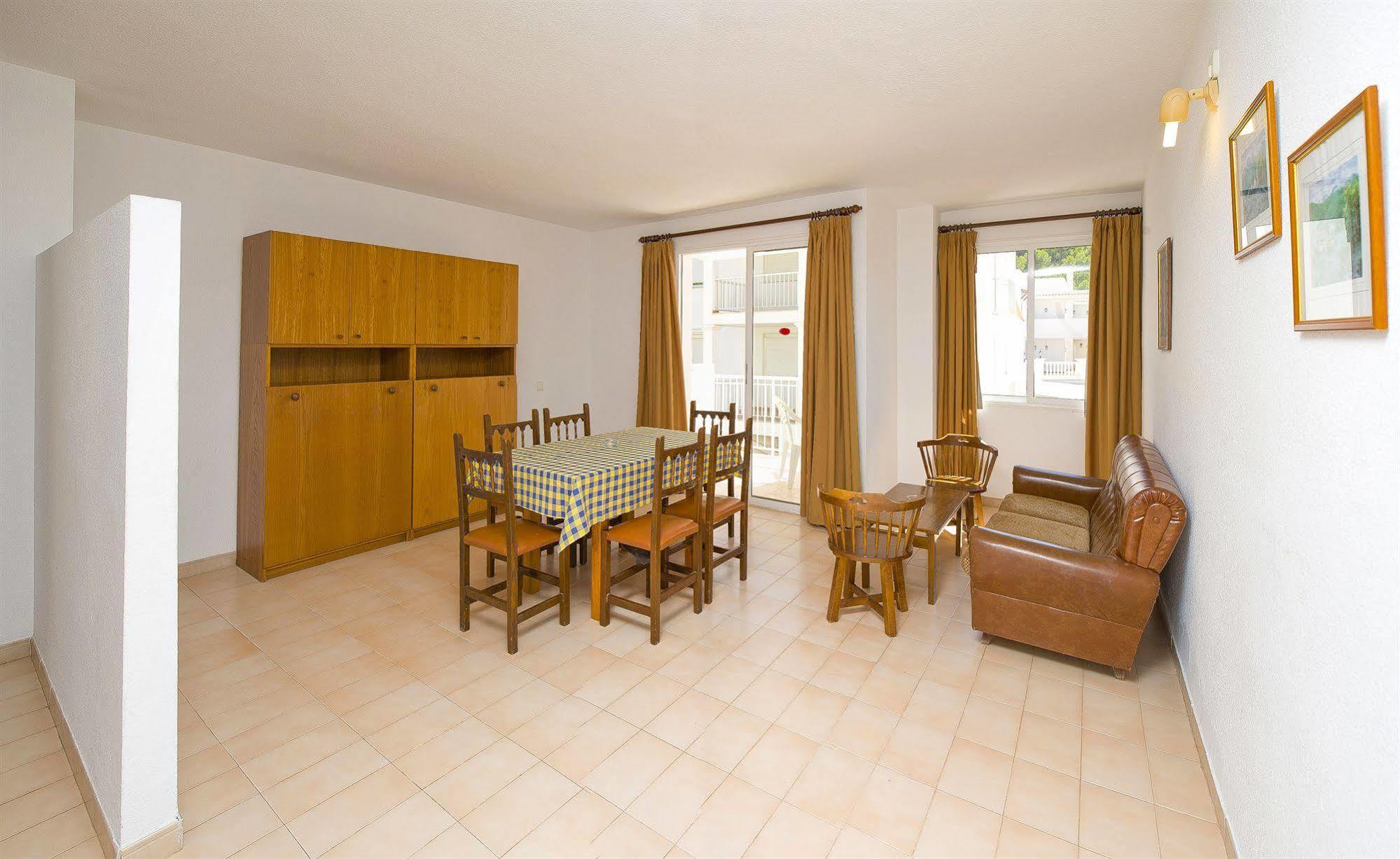 Apartamentos Cala Llonga 칼라 이온가 외부 사진
