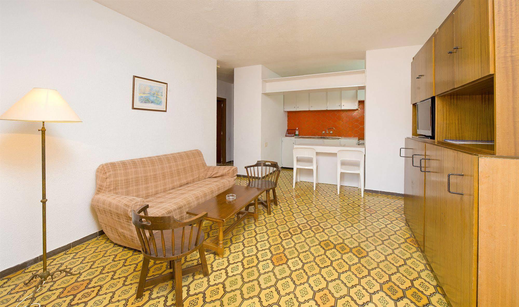 Apartamentos Cala Llonga 칼라 이온가 외부 사진