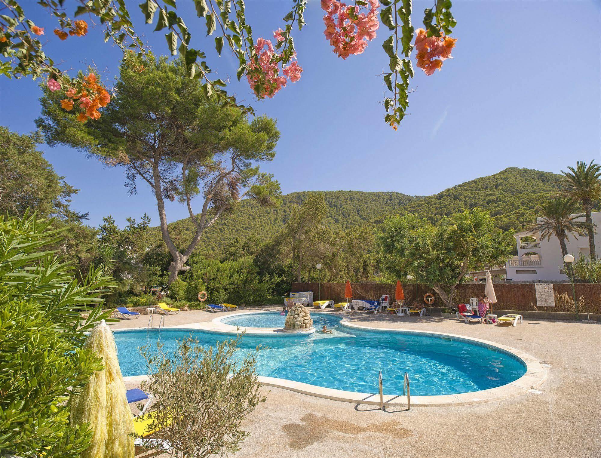 Apartamentos Cala Llonga 칼라 이온가 외부 사진