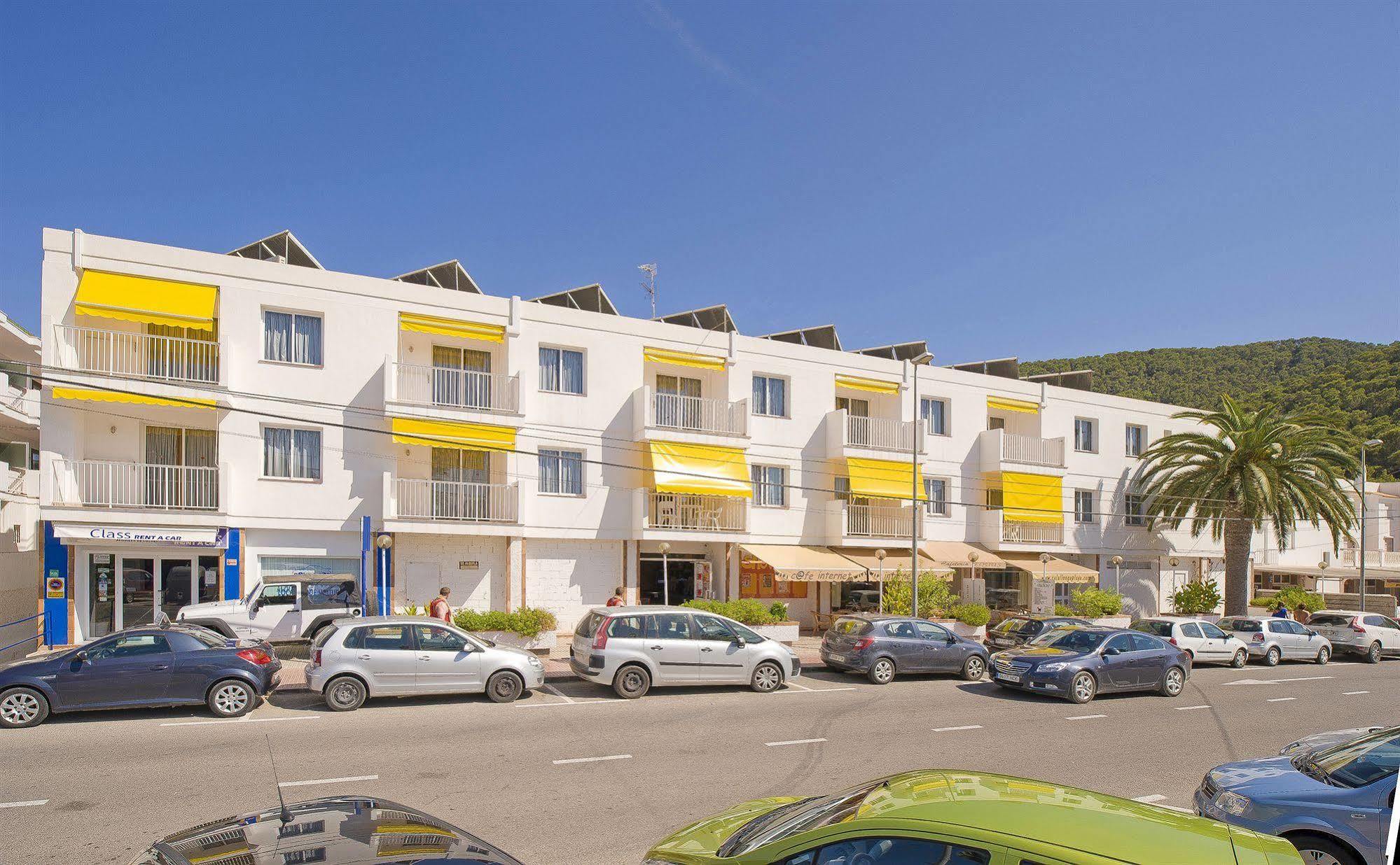Apartamentos Cala Llonga 칼라 이온가 외부 사진