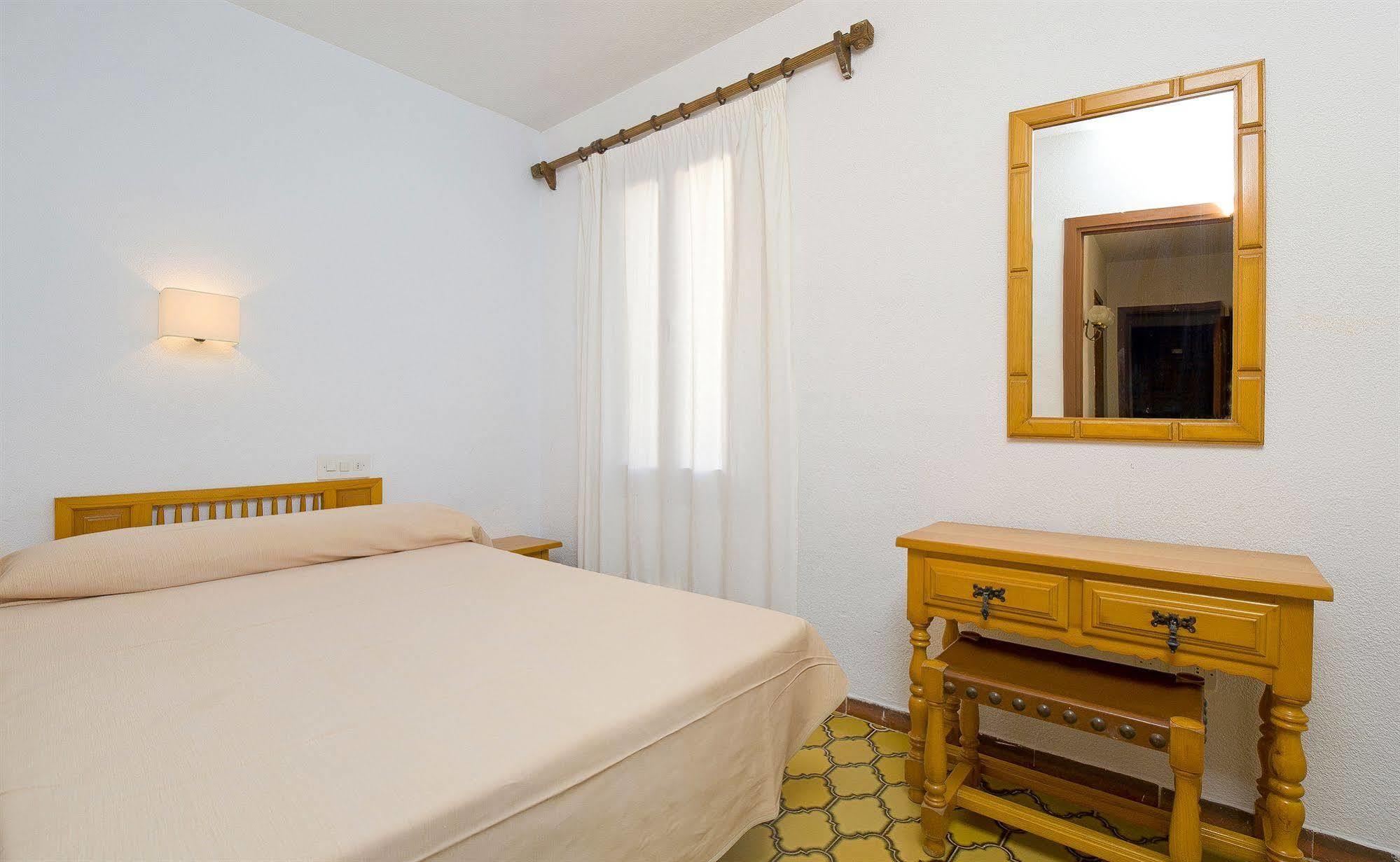 Apartamentos Cala Llonga 칼라 이온가 외부 사진