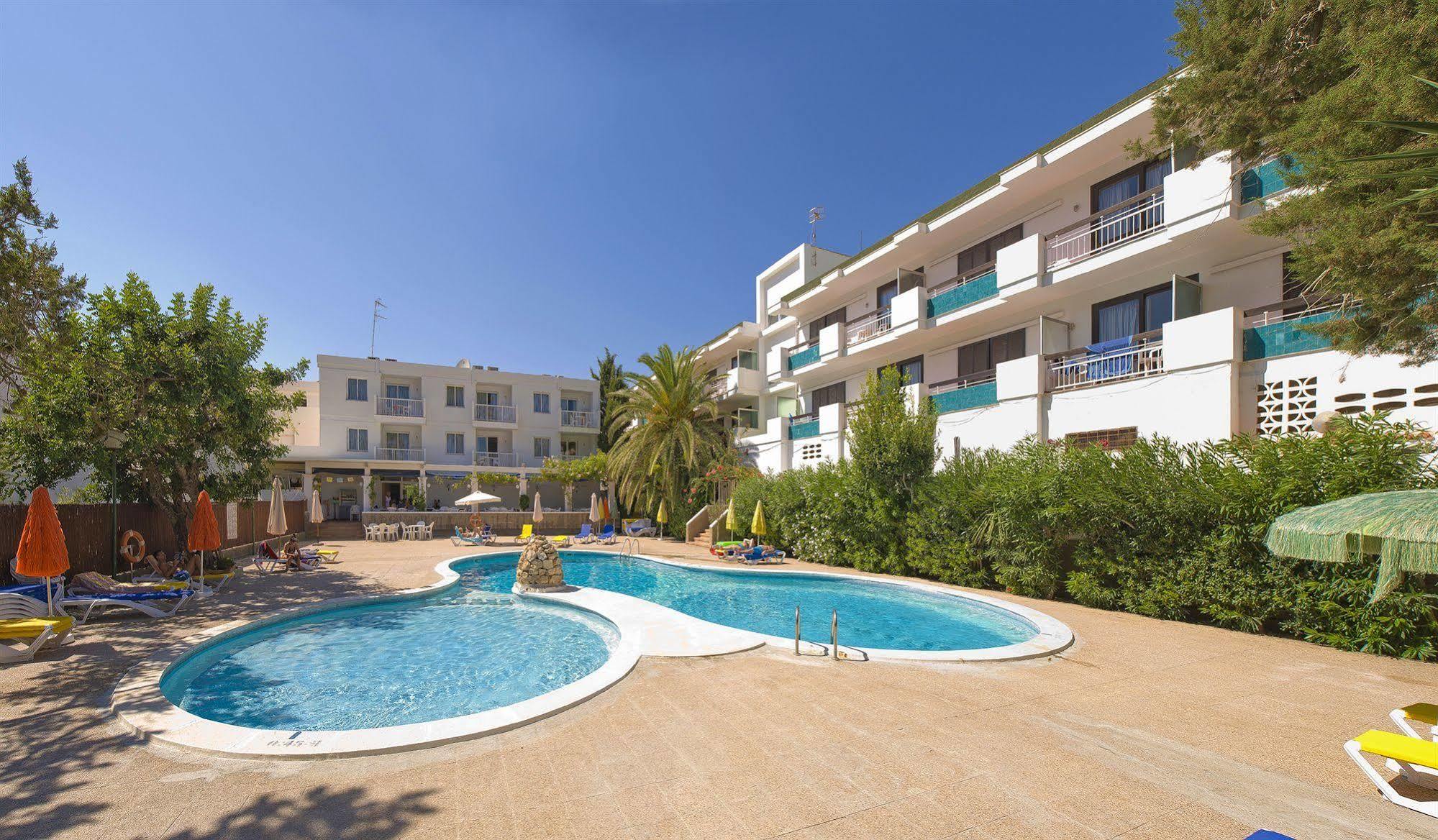 Apartamentos Cala Llonga 칼라 이온가 외부 사진