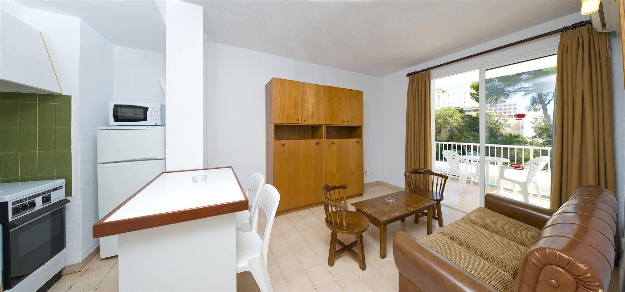 Apartamentos Cala Llonga 칼라 이온가 외부 사진