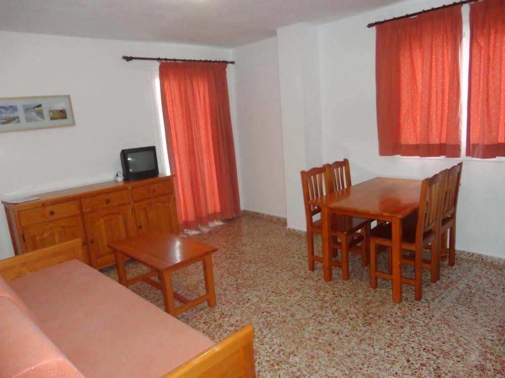 Apartamentos Cala Llonga 칼라 이온가 외부 사진