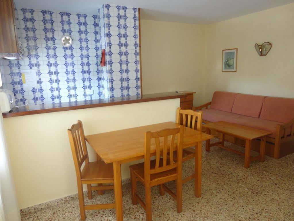 Apartamentos Cala Llonga 칼라 이온가 외부 사진