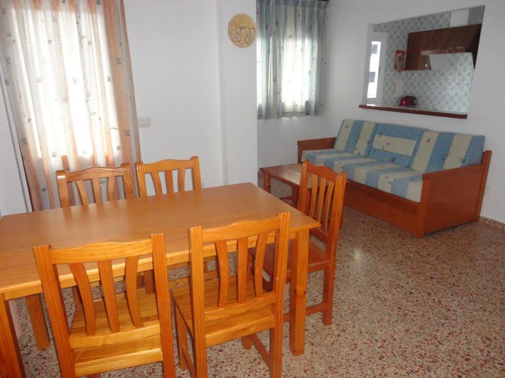 Apartamentos Cala Llonga 칼라 이온가 외부 사진