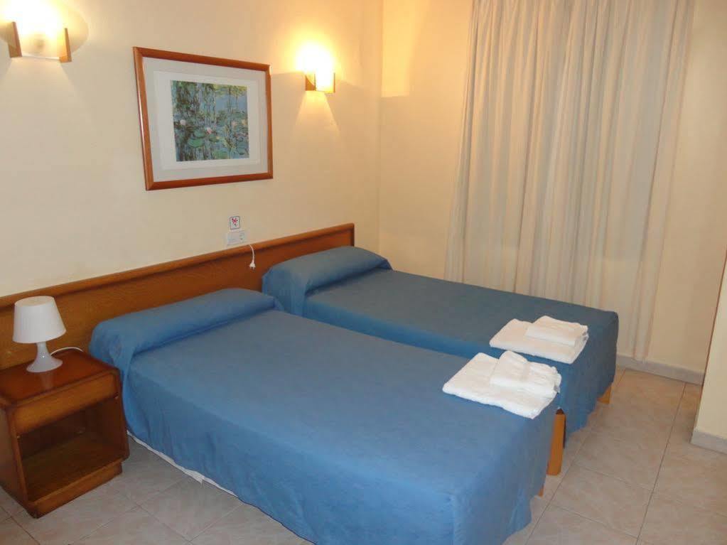 Apartamentos Cala Llonga 칼라 이온가 외부 사진