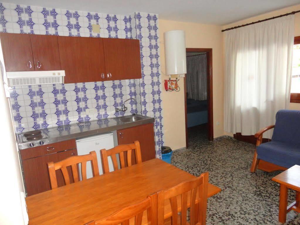 Apartamentos Cala Llonga 칼라 이온가 외부 사진