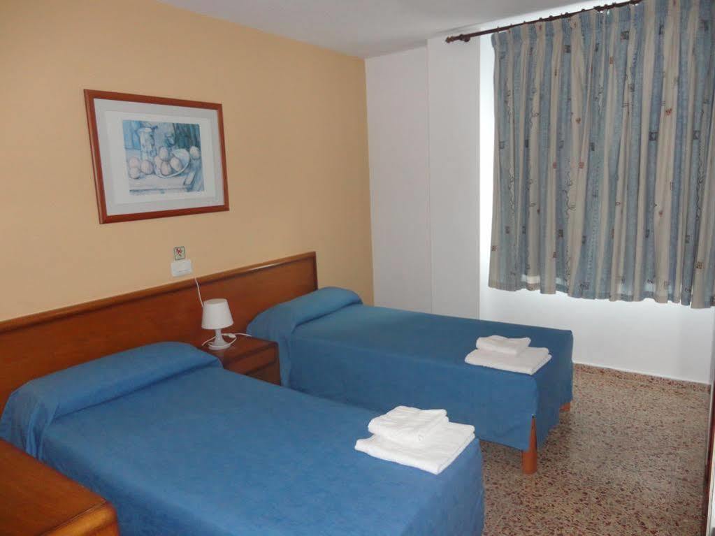 Apartamentos Cala Llonga 칼라 이온가 외부 사진