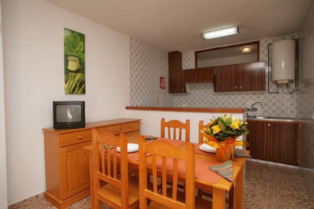 Apartamentos Cala Llonga 칼라 이온가 외부 사진